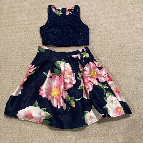 Navy dress 🌸 two piece floral! - Picture 2 of 10